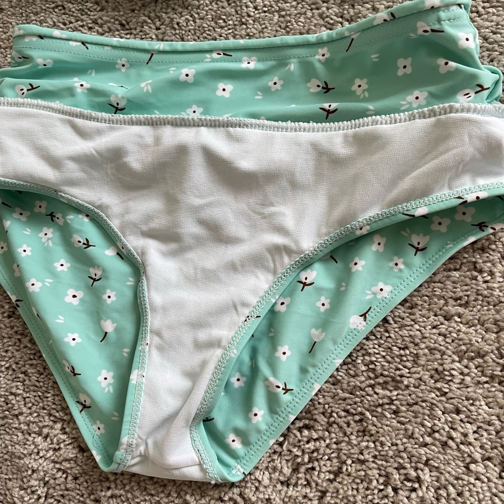 Bikini size Medium - Picture 6 of 7